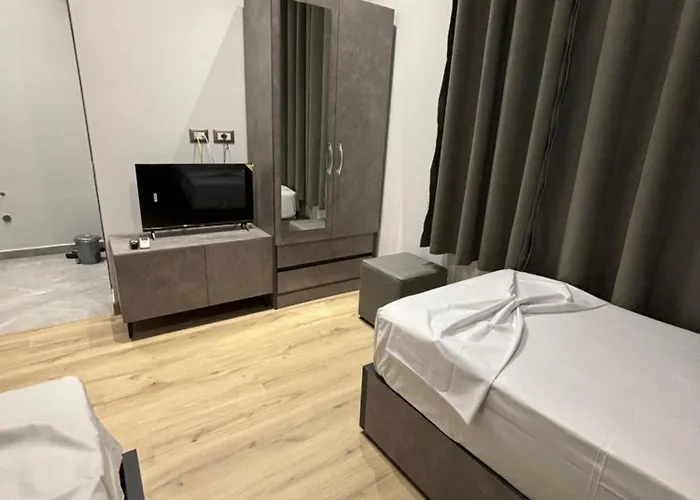 Cozy Collective - Heart Of 地拉那